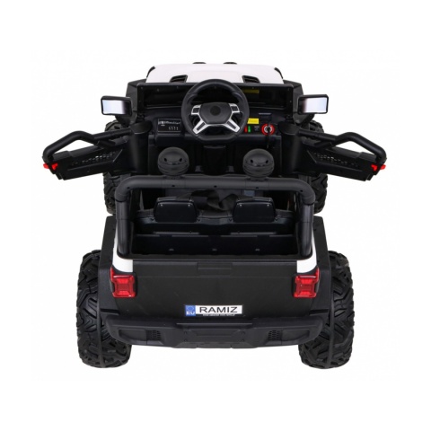 Master Of Terain Auto 4x35W Pojazd na akumulator ekoskóra EVA MP3